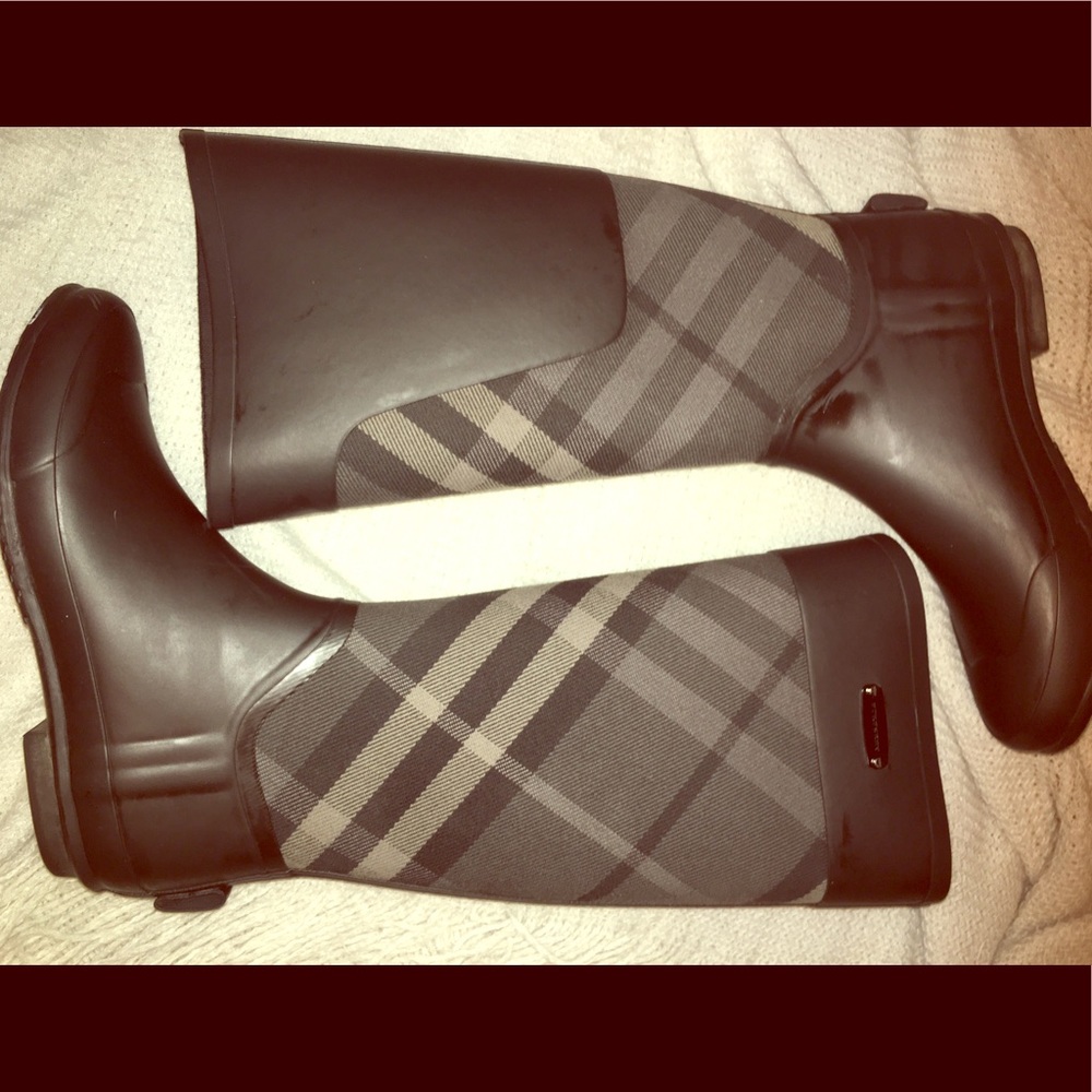 SOLD ❤️Burberry Clemence Charcoal Black Rain Boots